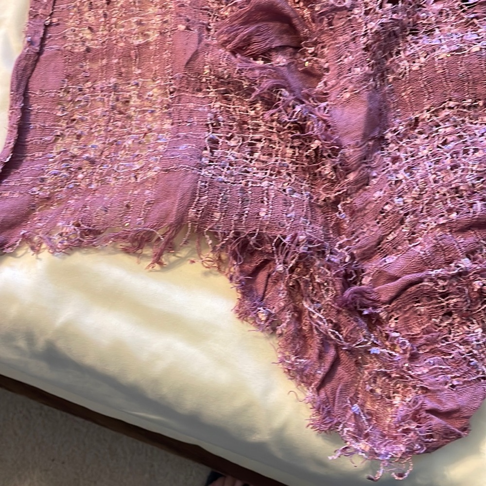 Beautiful raspberry scarf - Picture 3 of 3